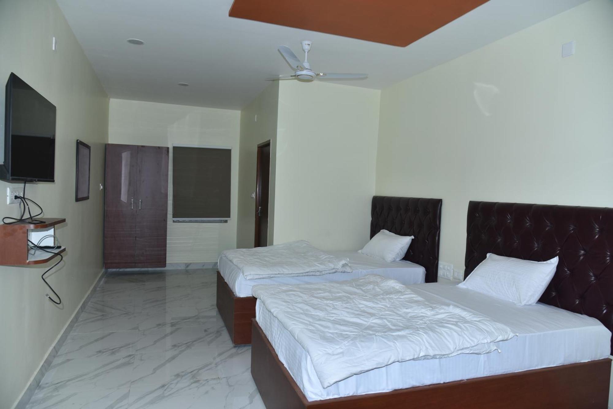 The Paradise Guest Inn Нелур Екстериор снимка